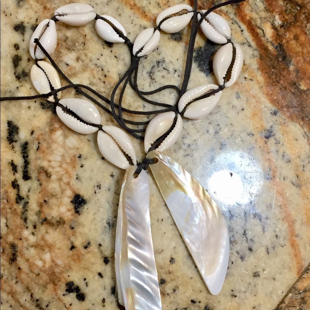 💛 Natural Pooka Shell necklace 💛
